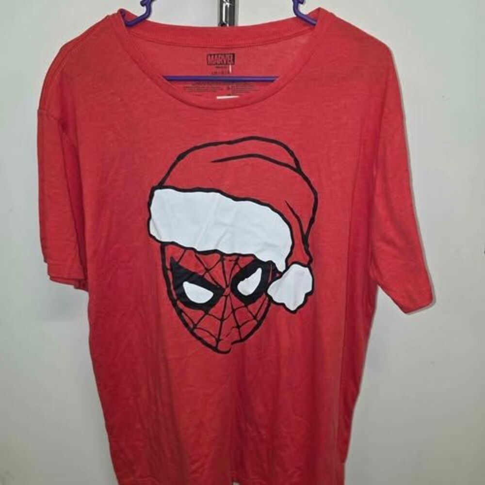 Marvel Spiderman Santa Christmas t-shirt. RED, Adult Size L - NEW, with tag